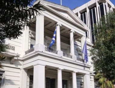 Τροπολογία νομιμοποιεί δαπάνες 550.000 ευρώ του υπουργείου Εξωτερικών